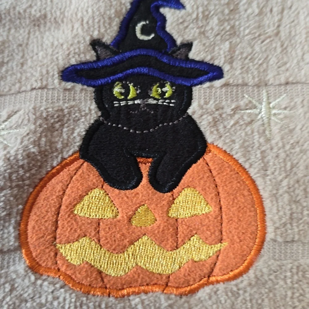 BUNDLE OF 2 HALLOWEEN BATH HAND TOWELS